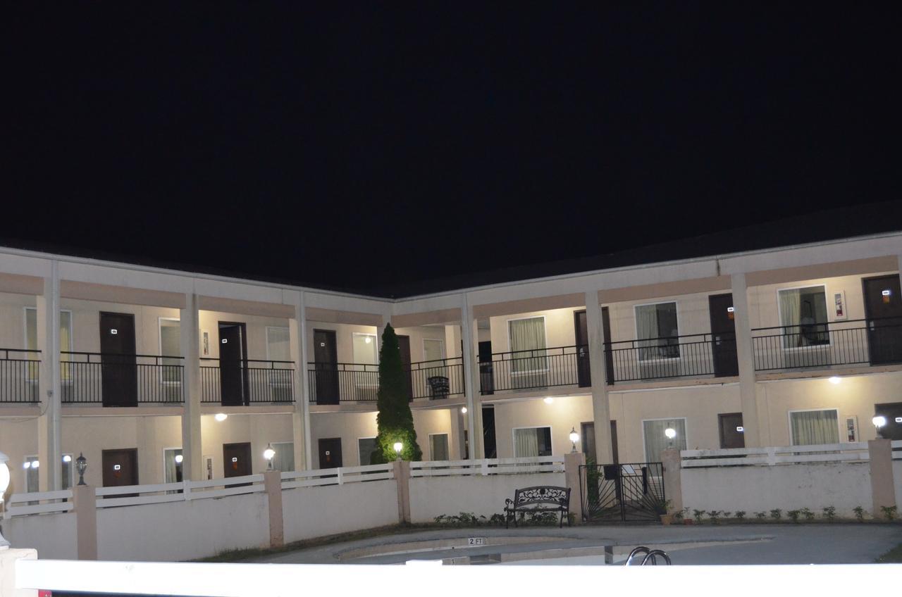 Travel Inn キンクズポート エクステリア 写真